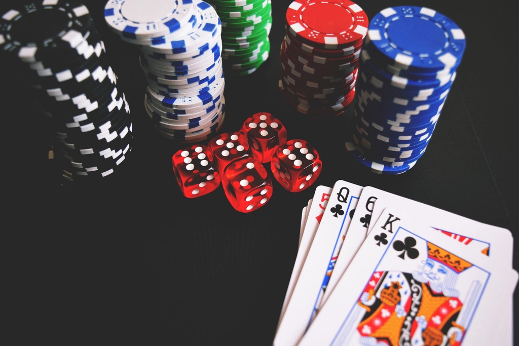 Licenshavare, operatör och casinovarumärke – så hänger de ihop